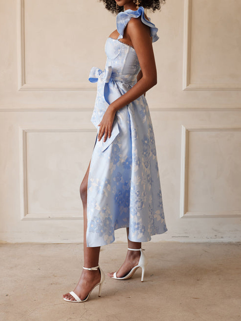 Robe sans bretelles avec imprimé et manches papillon