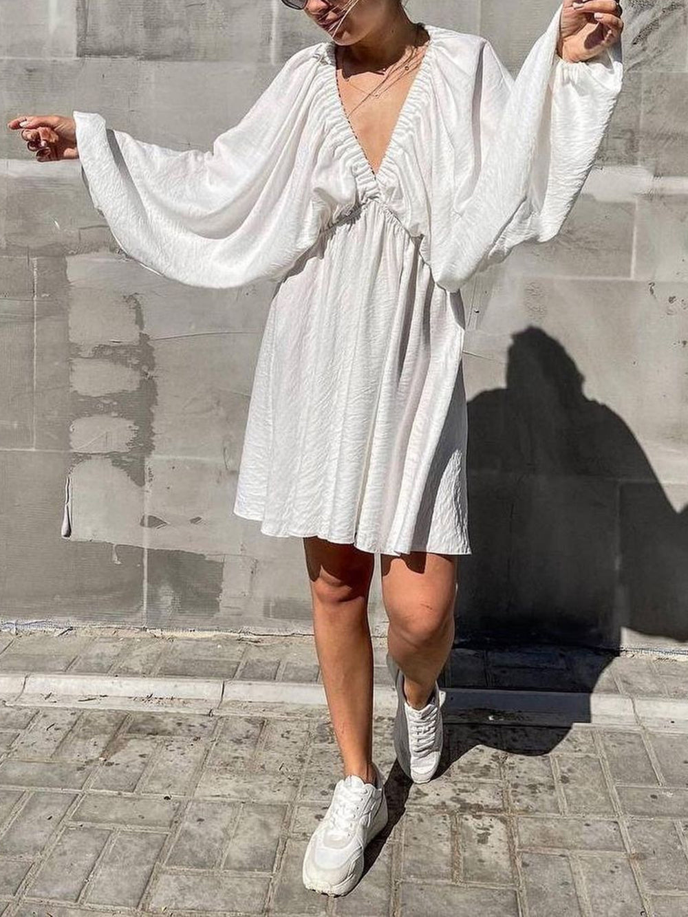 Robe skater mini en tissu avec décolleté plongeant