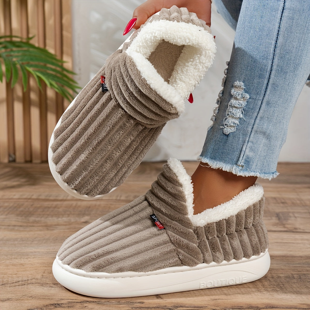 Lola™ | Chaussons en peluche pour la maison
