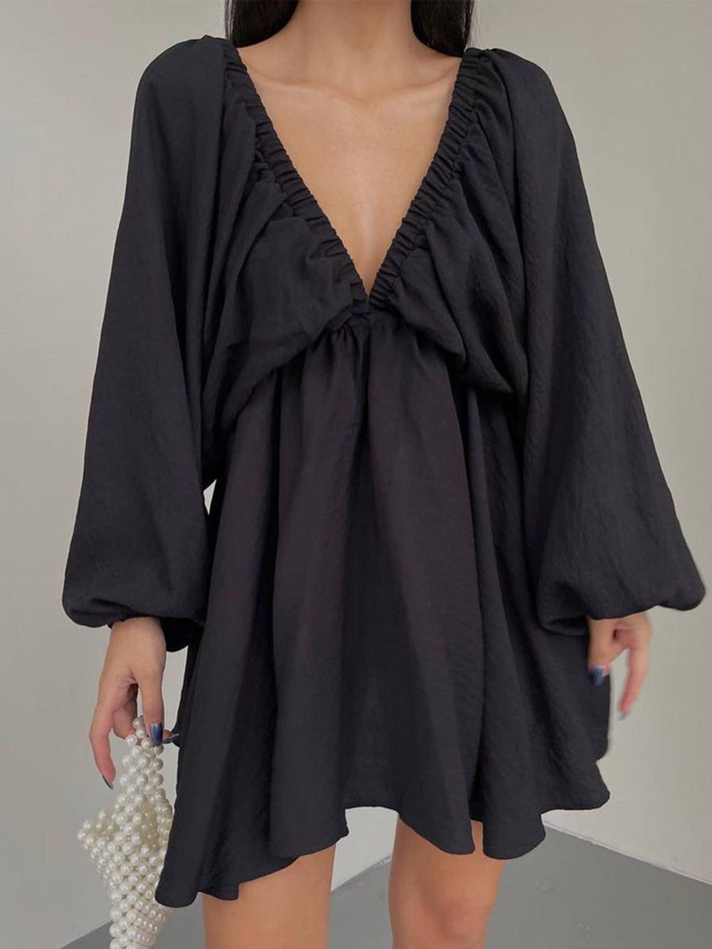 Robe skater mini en tissu avec décolleté plongeant