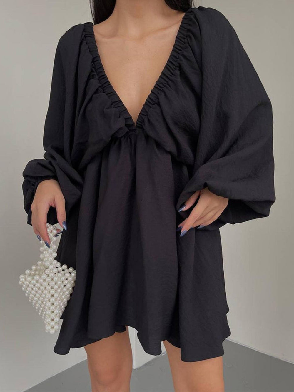 Robe skater mini en tissu avec décolleté plongeant