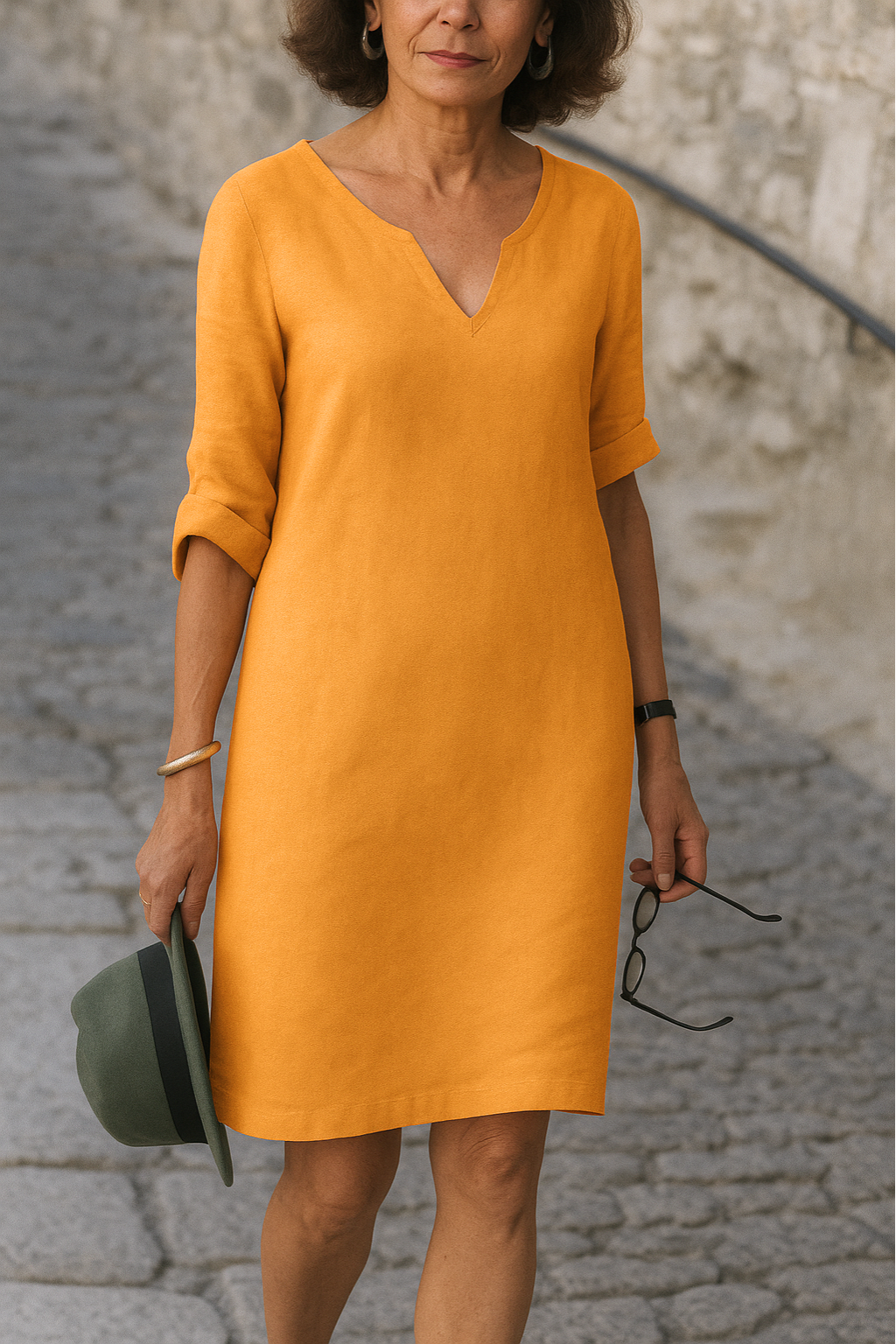 ADRIANA | Robe fluide avec décolleté en V et ligne élégante pour chaque moment de la journée