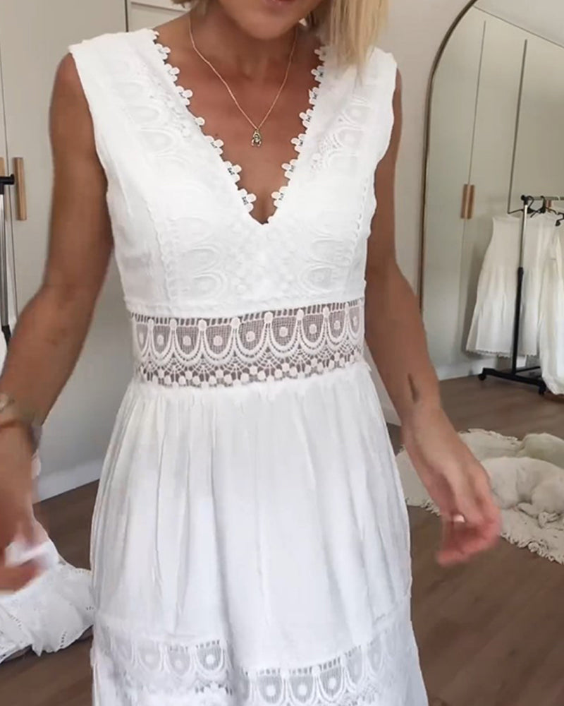 ALYSSA | Robe Midi Sans Manches avec Décolleté en V et Détails en Dentelle Délicate