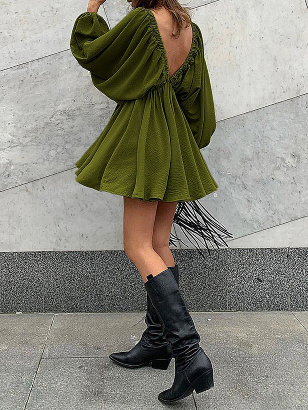 Robe skater mini en tissu avec décolleté plongeant