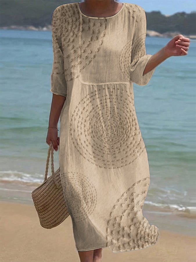 Robe décontractée brodée pour femme.