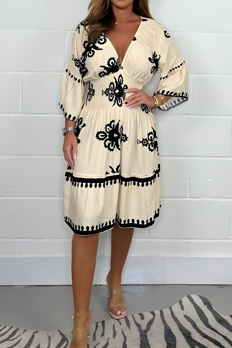 LUNA | Robe courte bohème fleurie avec une coupe flatteuse pour un look élégant en vacances ou lors d'un événement
