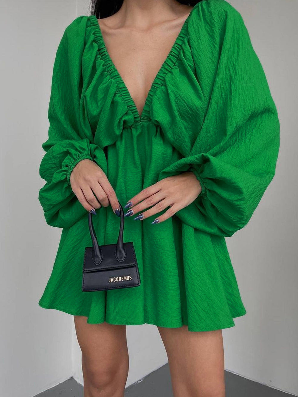 Robe skater mini en tissu avec décolleté plongeant