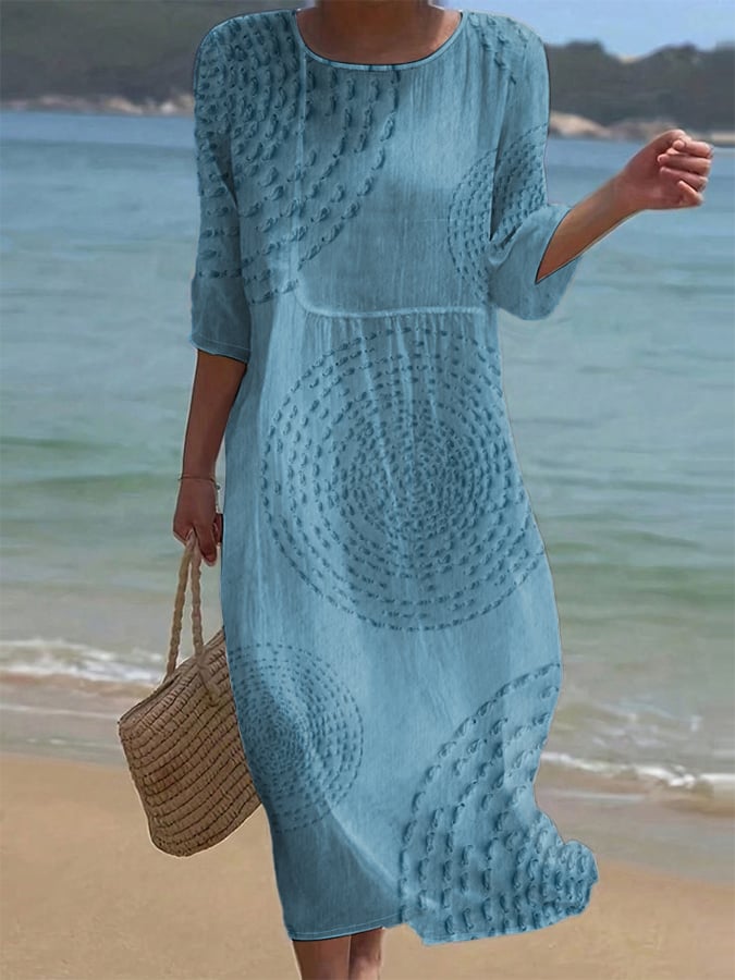 Robe décontractée brodée pour femme.