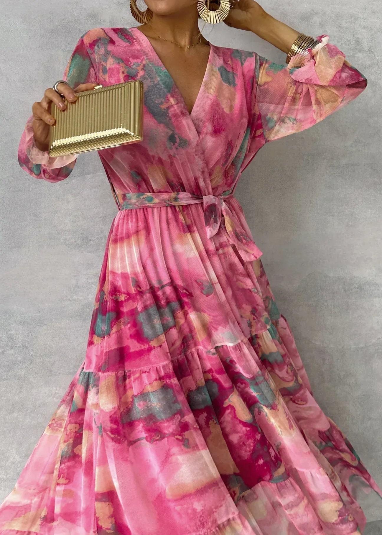 ZOEY | Robe Florale Vibrante avec Silhouette Étagée Flatteuse