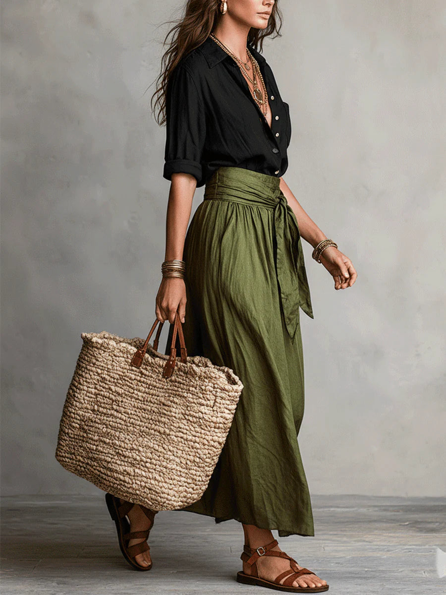 Vera | Ensemble de deux pièces : t-shirt noir et jupe midi vert olive