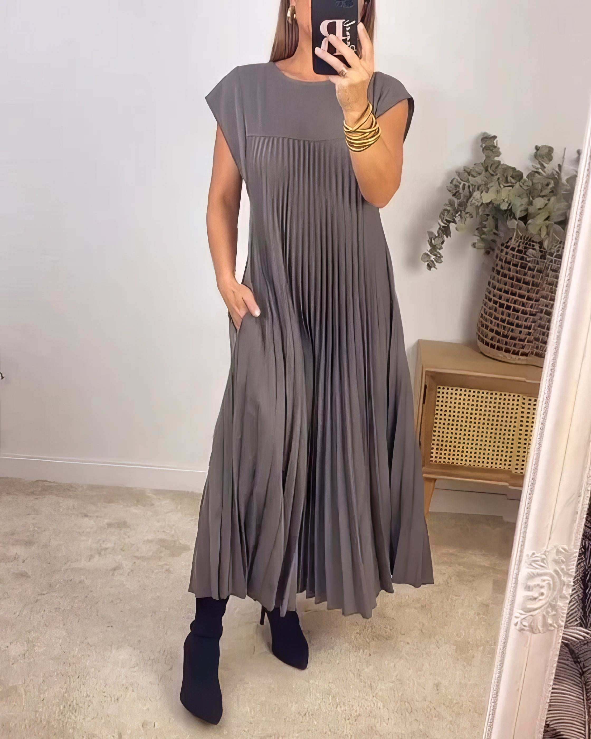 ELEONORA | Robe Plissée Sans Manches, Élégante et Intemporelle