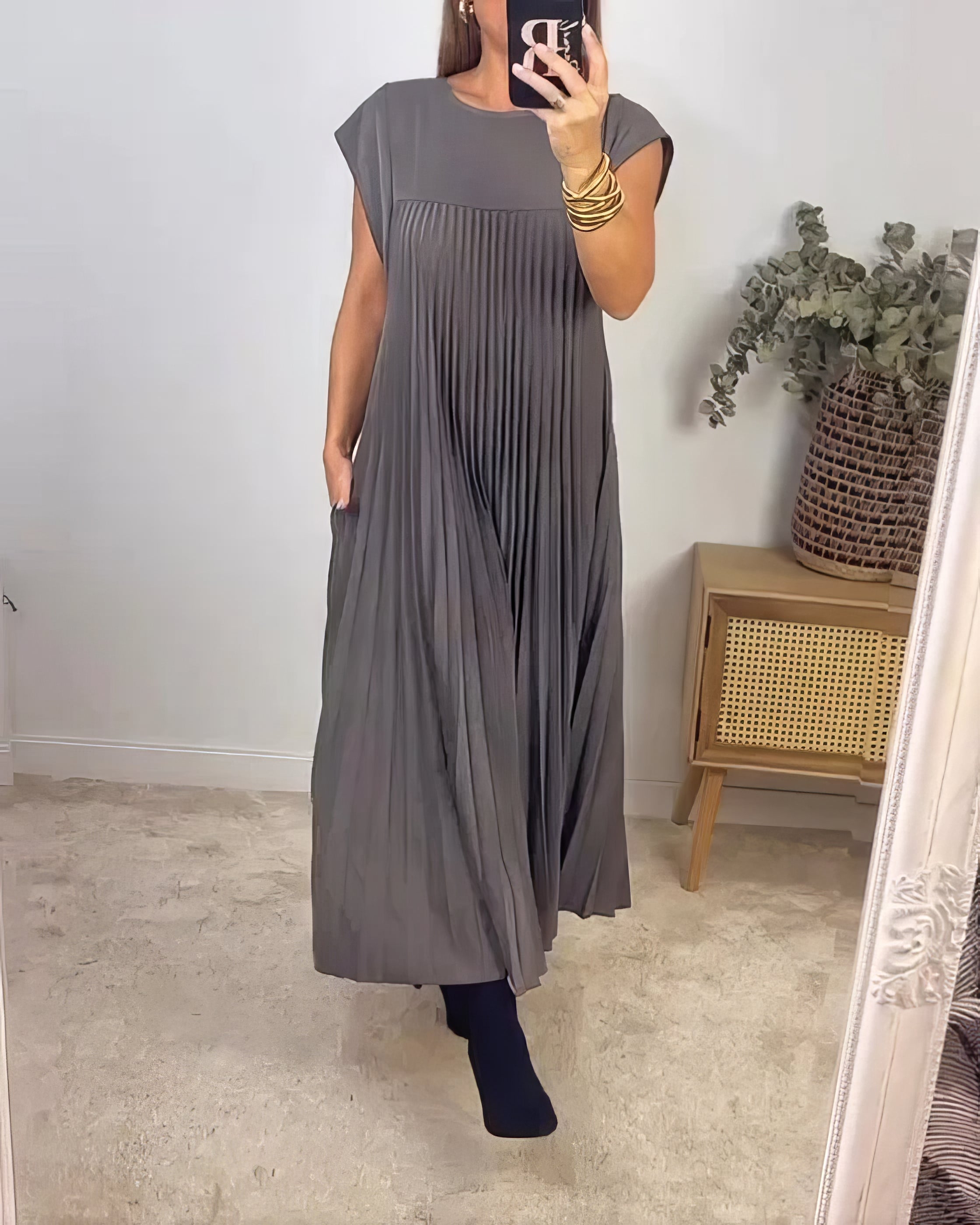 ELEONORA | Robe Plissée Sans Manches, Élégante et Intemporelle