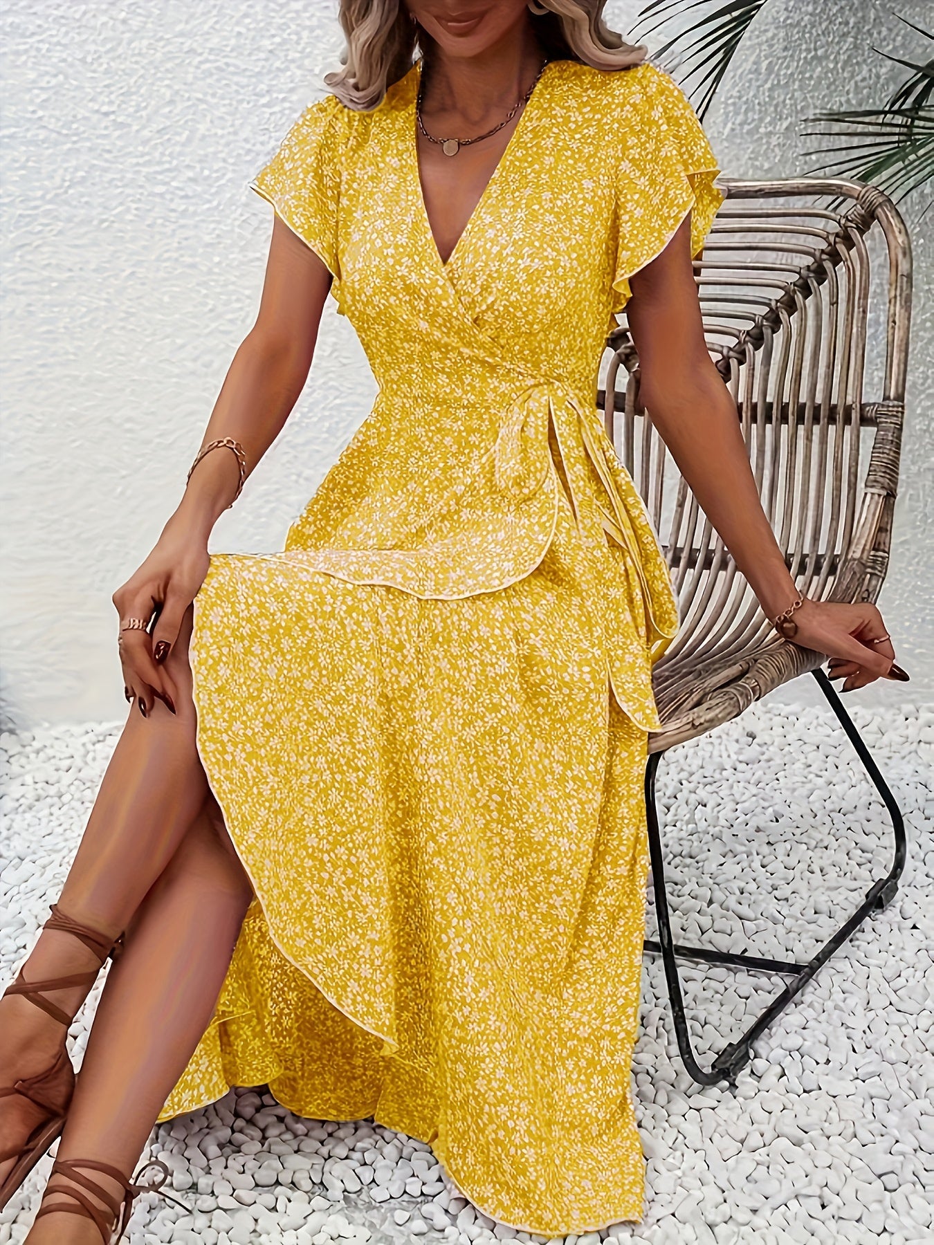 Skye | Robe Midi Florale à Manches Volantes et Ourlet Asymétrique
