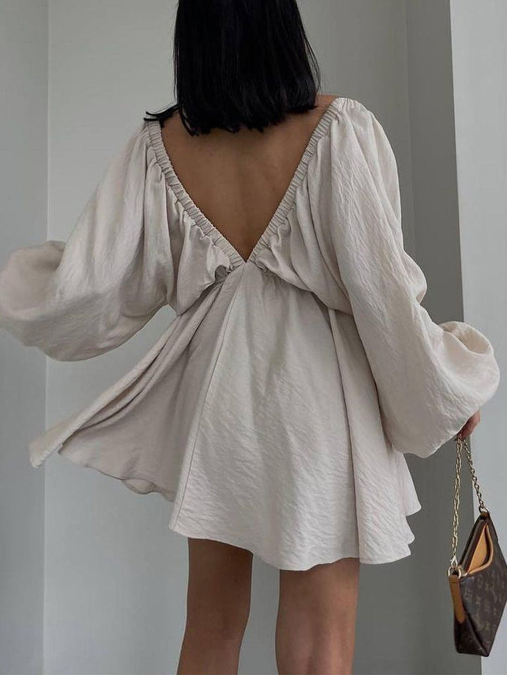 Robe skater mini en tissu avec décolleté plongeant