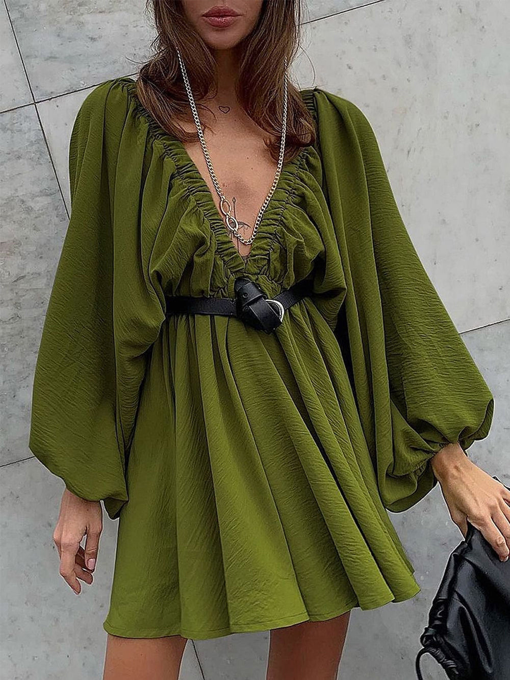 Robe skater mini en tissu avec décolleté plongeant