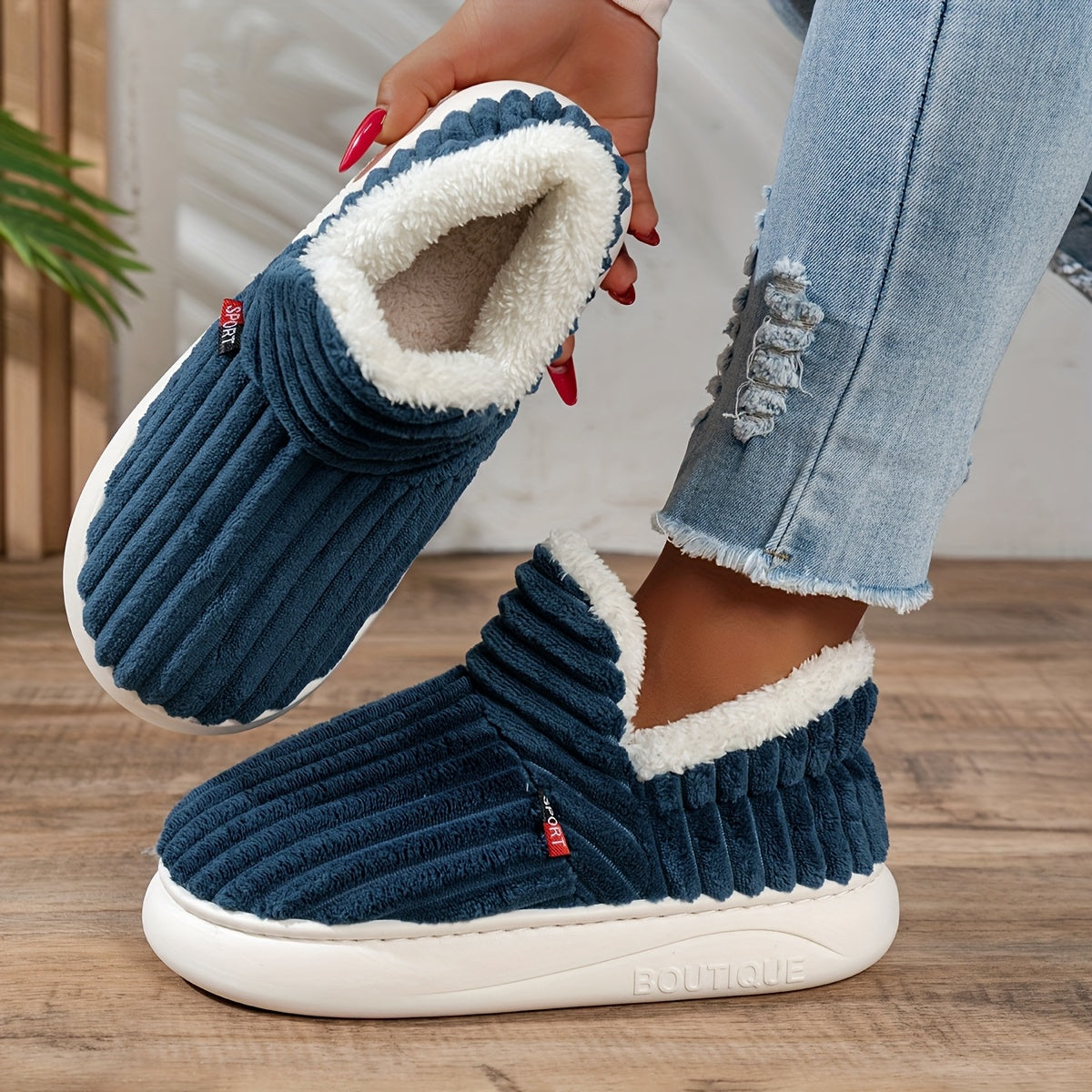Lola™ | Chaussons en peluche pour la maison
