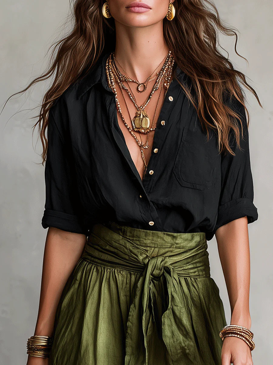 Vera | Ensemble de deux pièces : t-shirt noir et jupe midi vert olive