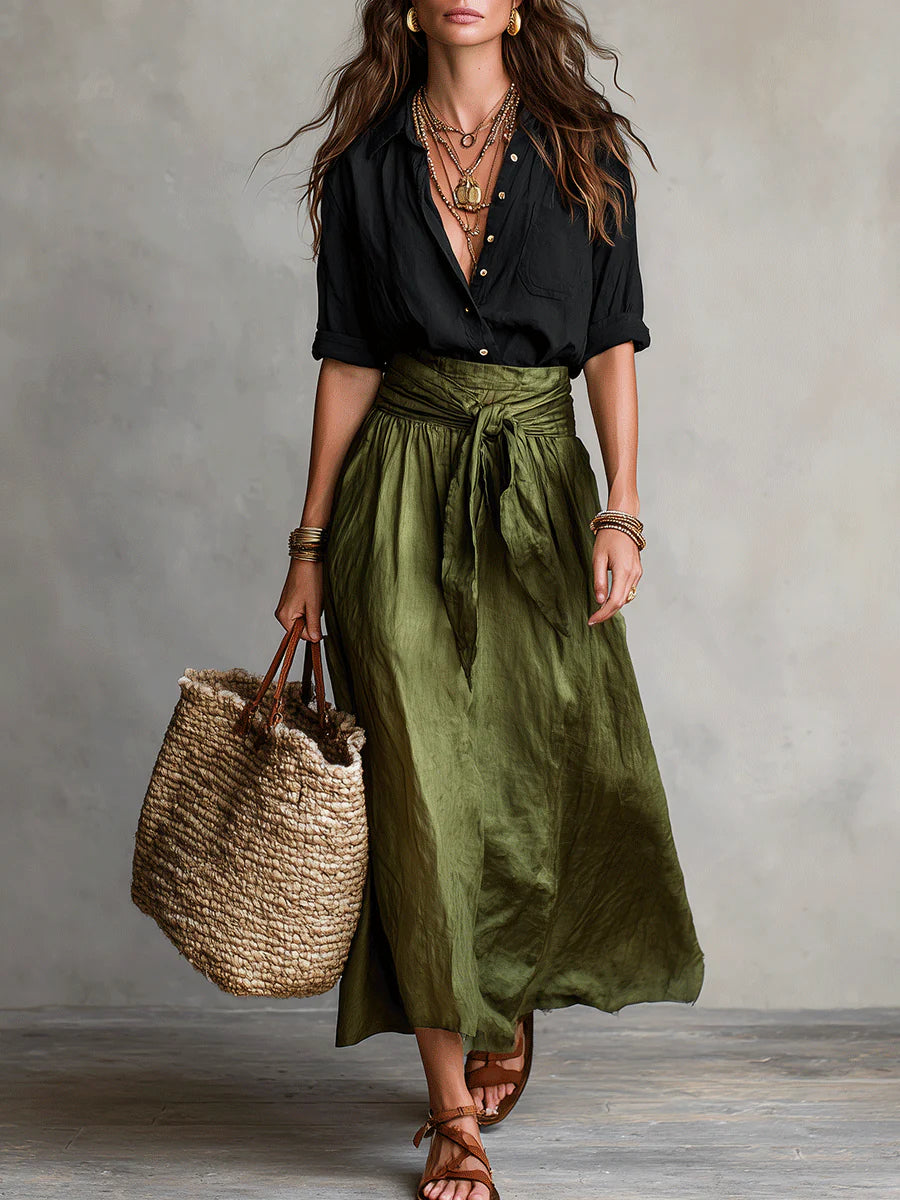 Vera | Ensemble de deux pièces : t-shirt noir et jupe midi vert olive