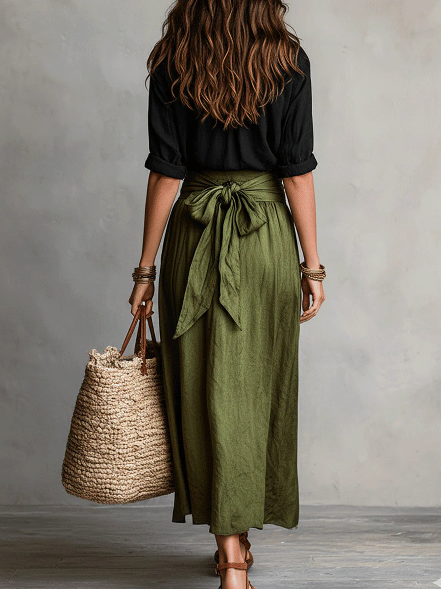 Vera | Ensemble de deux pièces : t-shirt noir et jupe midi vert olive