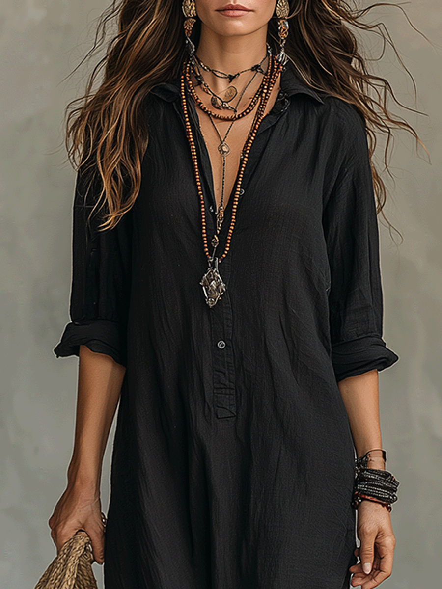 Robe maxi bohème noire avec des boutons à l'avant