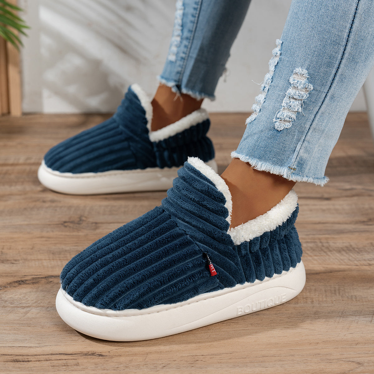 Lola™ | Chaussons en peluche pour la maison