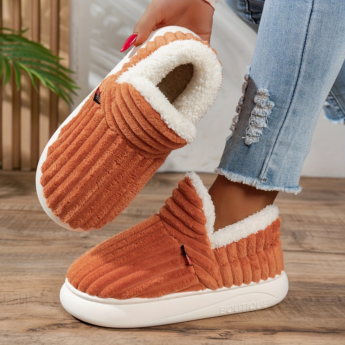 Lola™ | Chaussons en peluche pour la maison