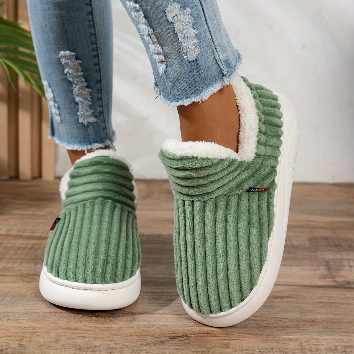 Lola™ | Chaussons en peluche pour la maison
