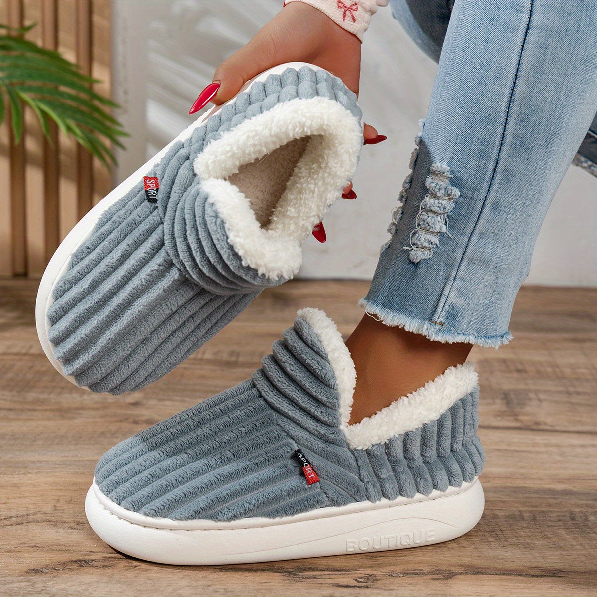 Lola™ | Chaussons en peluche pour la maison