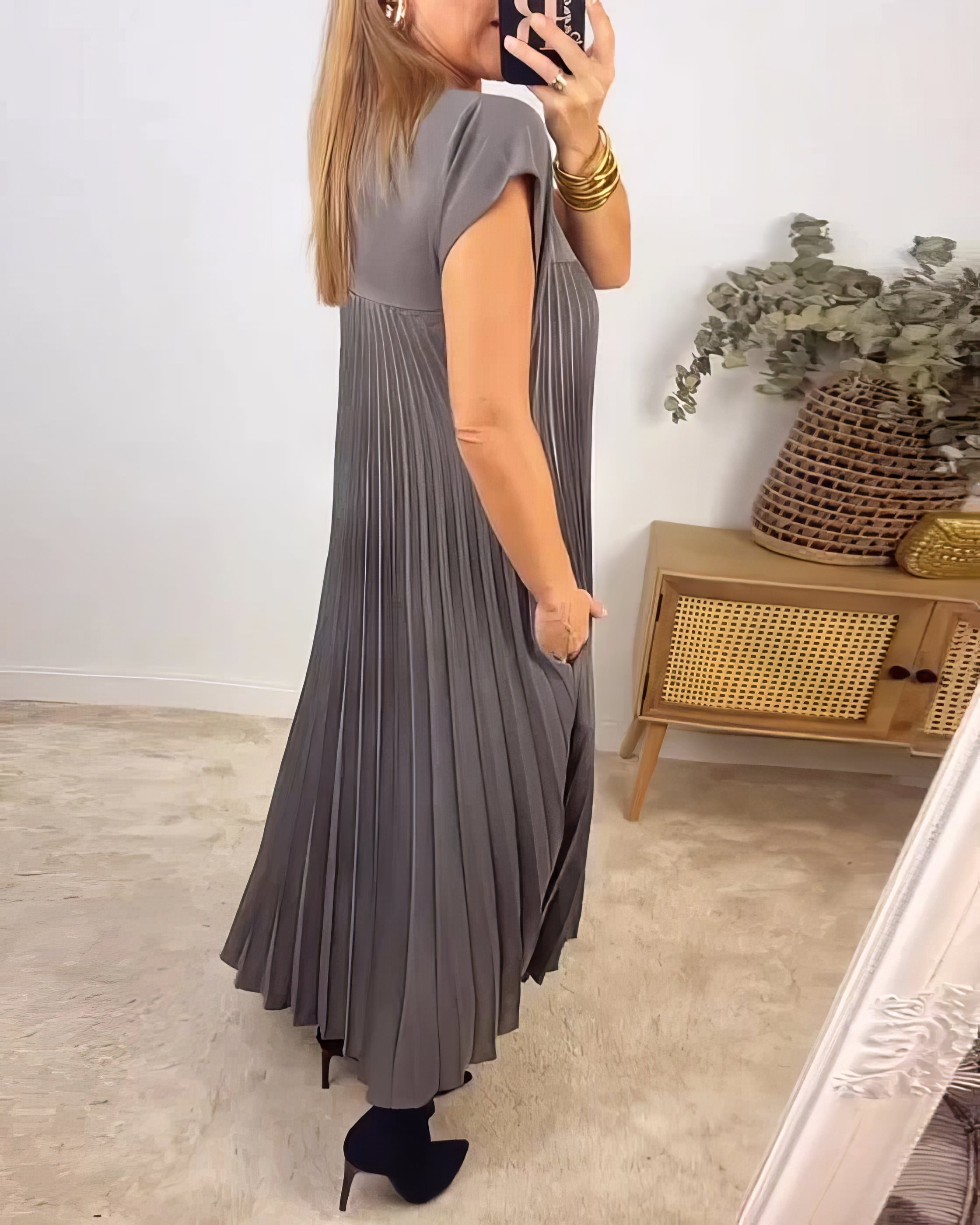 ELEONORA | Robe Plissée Sans Manches, Élégante et Intemporelle